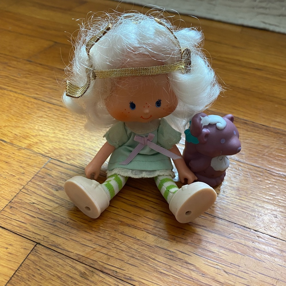 Angel Cake Strawberry Shortcake with Soufflé Pet - Picture 3 of 3
